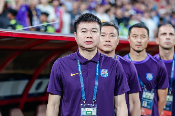 盈通策略 2-1，中超第6掀翻中超第3，51岁于根伟率队2连胜，韦世豪染红痛哭
